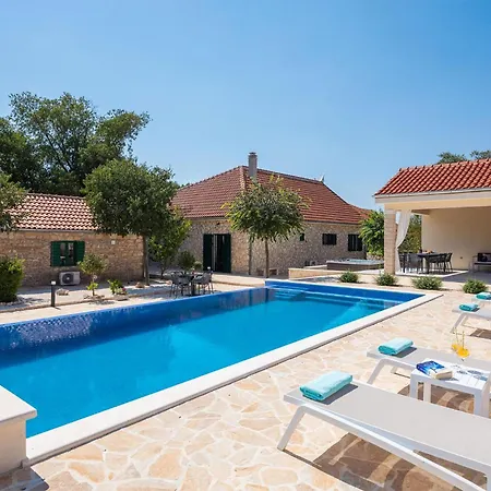 Gorgeous In With Outdoor Swimming Pool * Oklaj