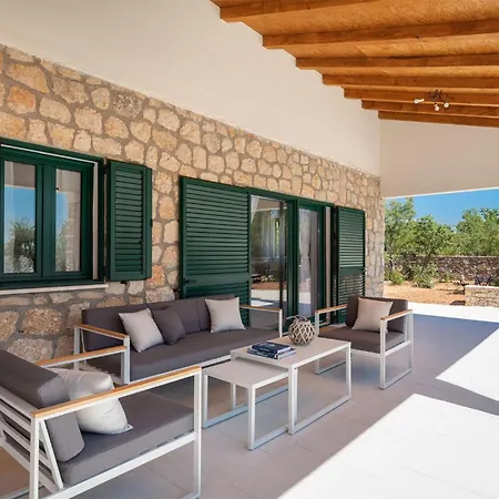 Holiday home Gorgeous In With Outdoor Swimming Pool