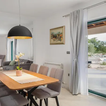 Gorgeous In With Outdoor Swimming Pool Holiday home