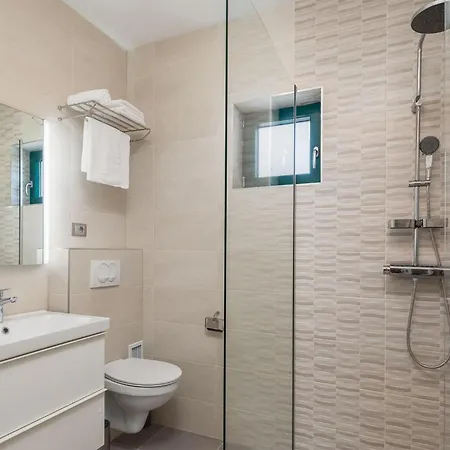 Gorgeous In With Outdoor Swimming Pool Holiday home *