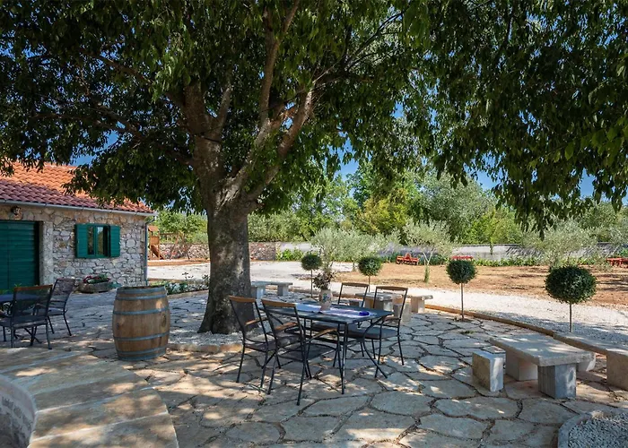 בית נופש Pet Friendly In With Sauna Oklaj